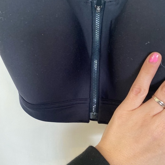 Under Armour zip front sports bra, crisscross back - Picture 4 of 7